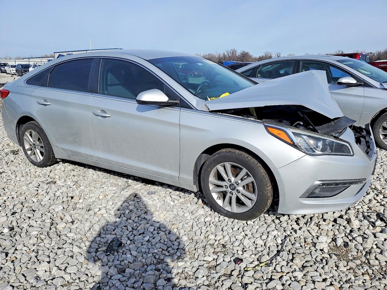 2015 HYUNDAI SONATA SE photo 4