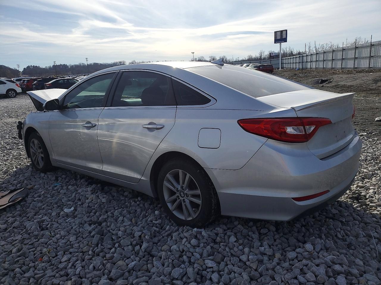2015 HYUNDAI SONATA SE photo 2