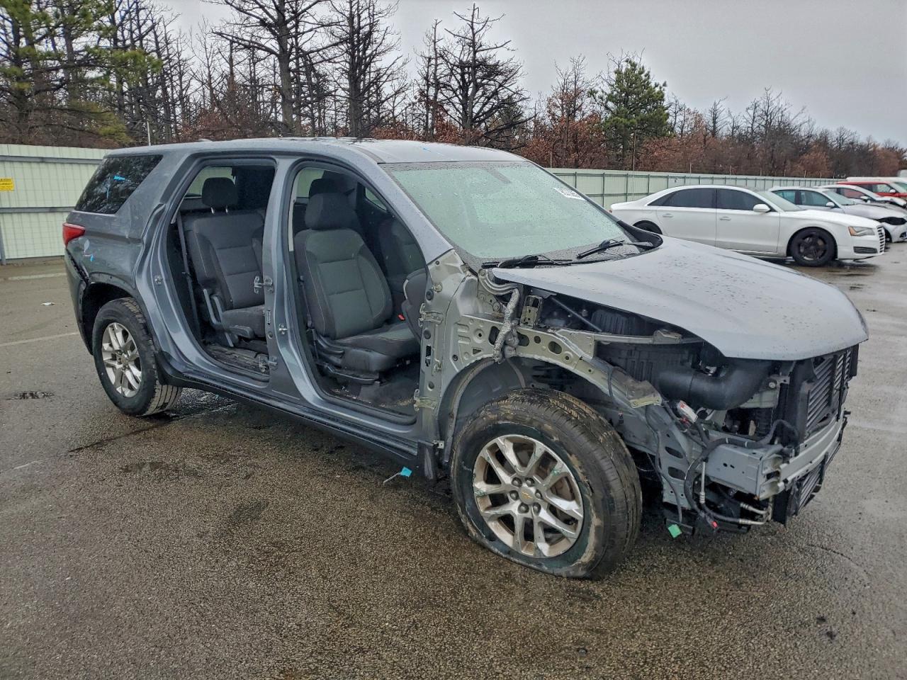 2019 CHEVROLET TRAVERSE LS photo 4