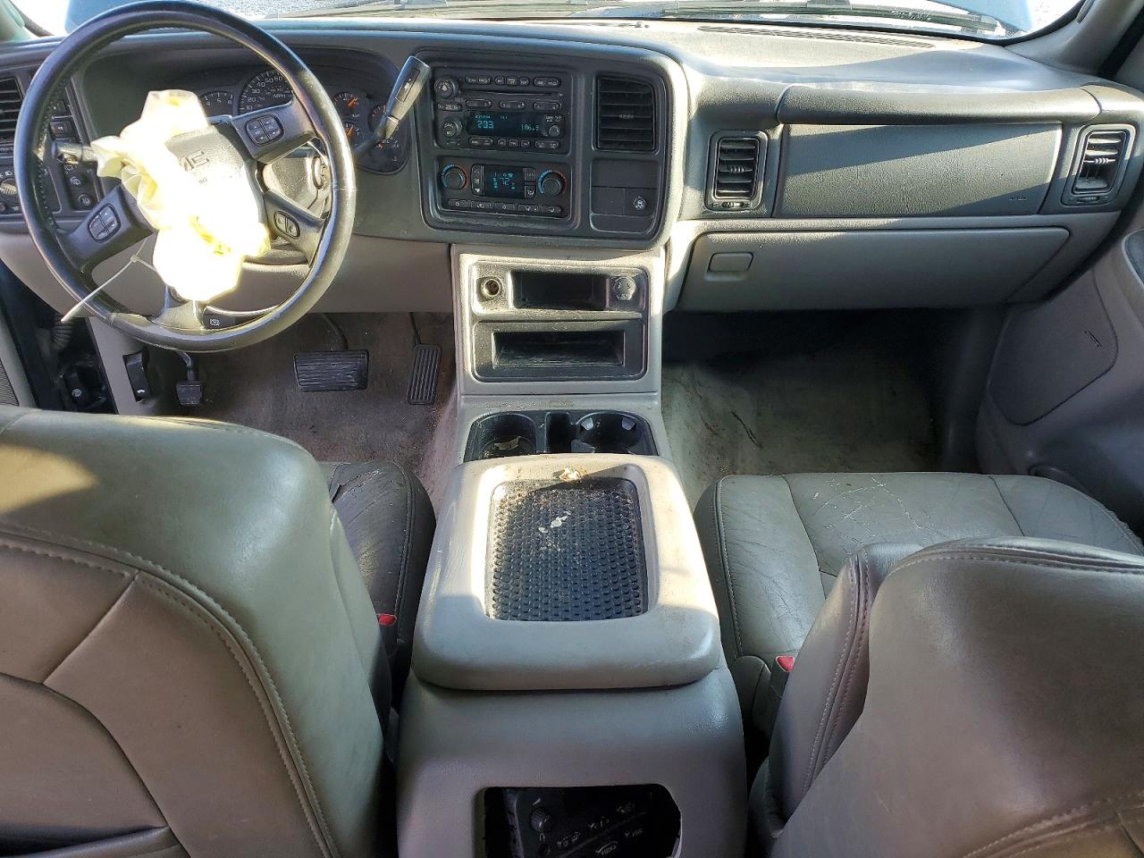 2005 GMC YUKON XL K1500 photo 8