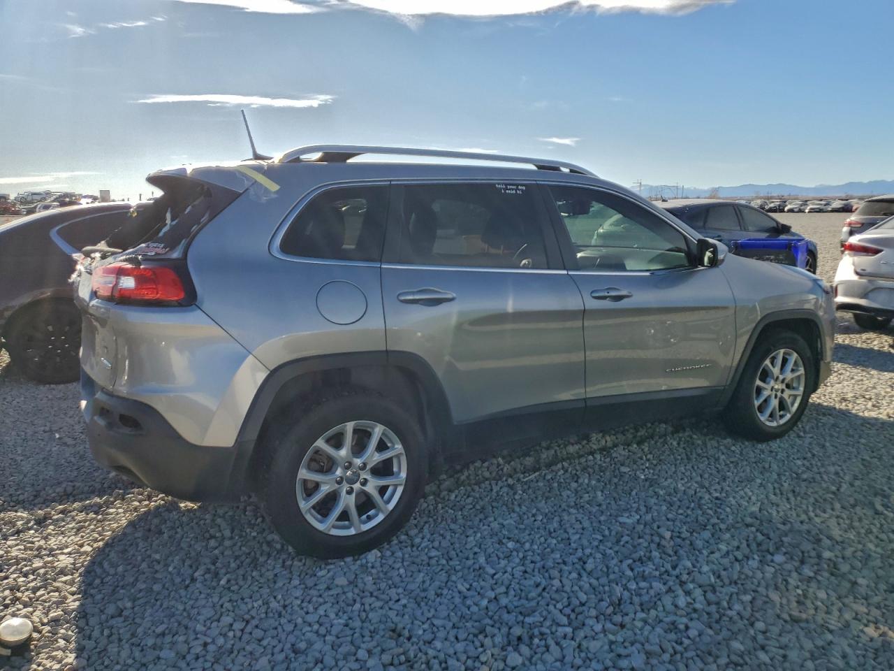 2017 JEEP CHEROKEE LATITUDE photo 3