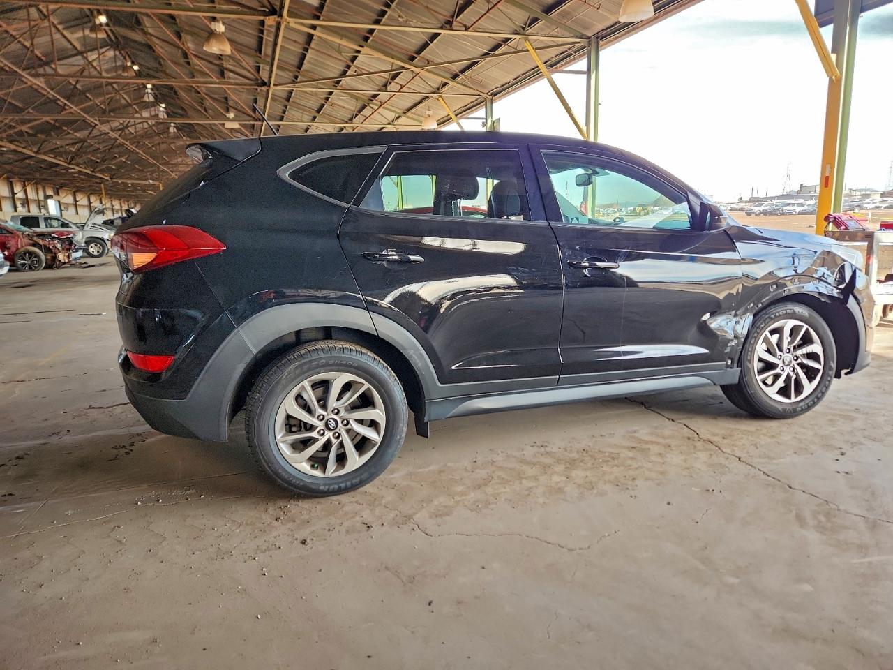 2017 HYUNDAI TUCSON SE photo 3