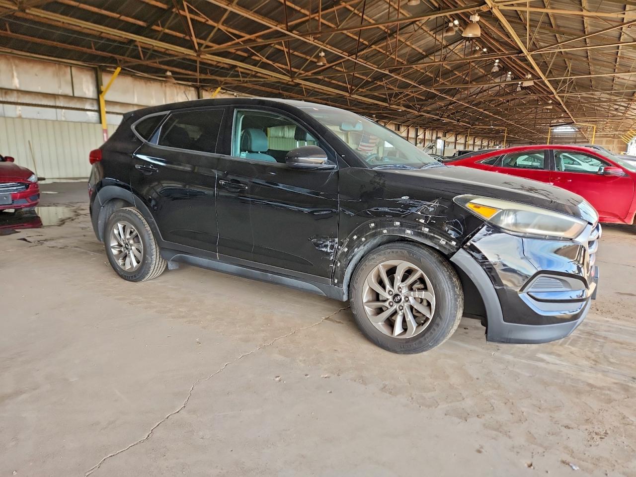 2017 HYUNDAI TUCSON SE photo 4