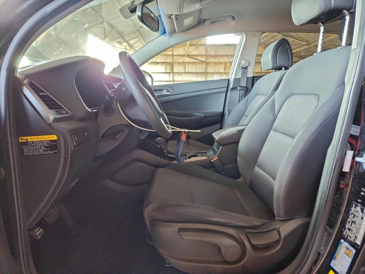 2017 HYUNDAI TUCSON SE photo 7