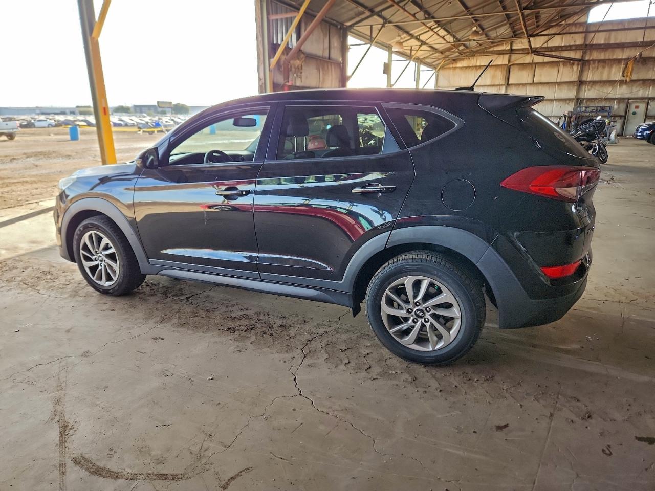 2017 HYUNDAI TUCSON SE photo 2