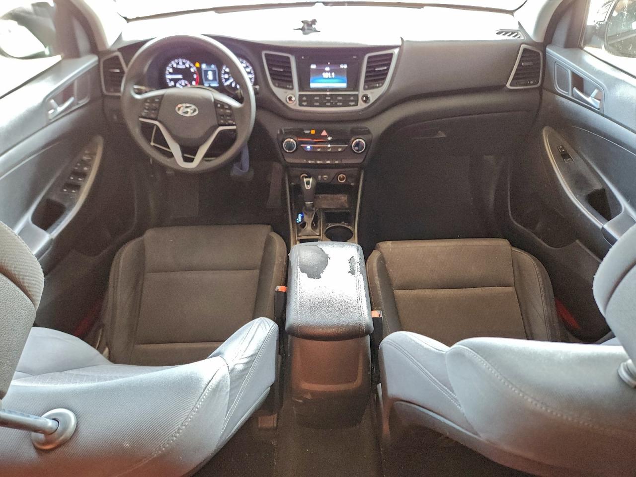 2017 HYUNDAI TUCSON SE photo 8