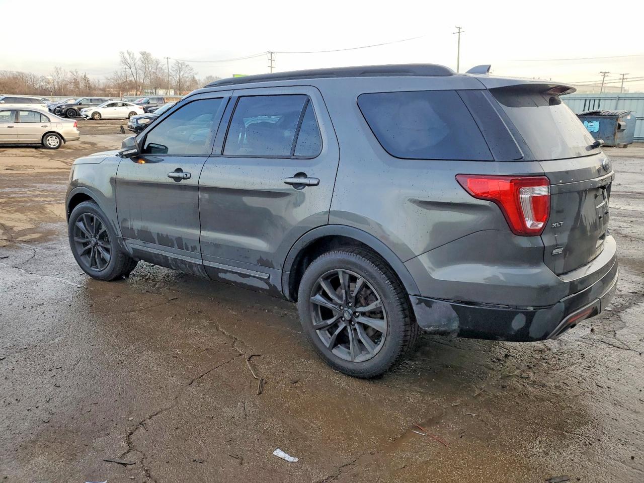 2017 FORD EXPLORER XLT photo 2