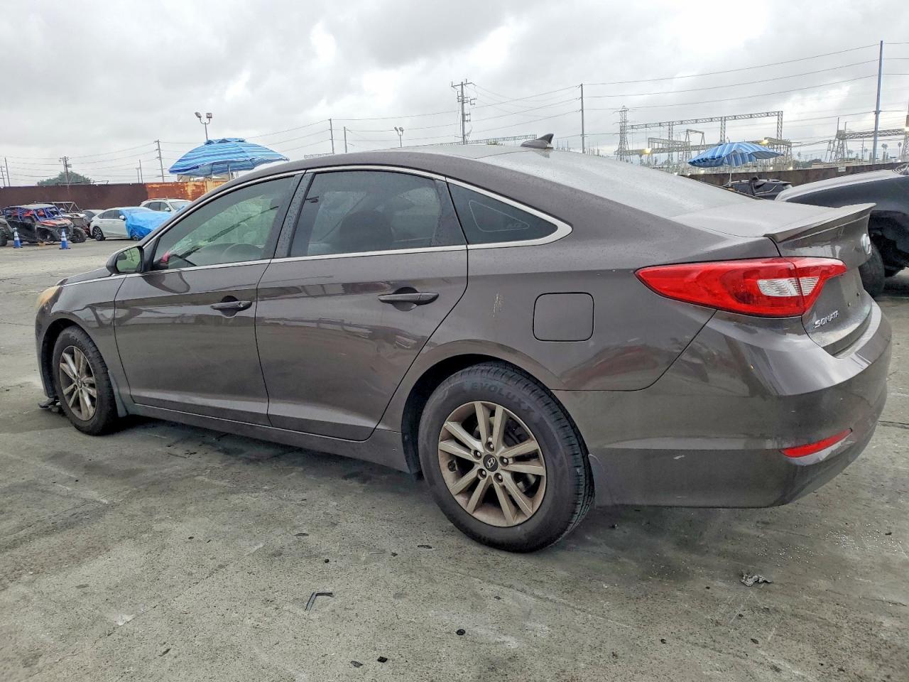 2015 HYUNDAI SONATA SE photo 2