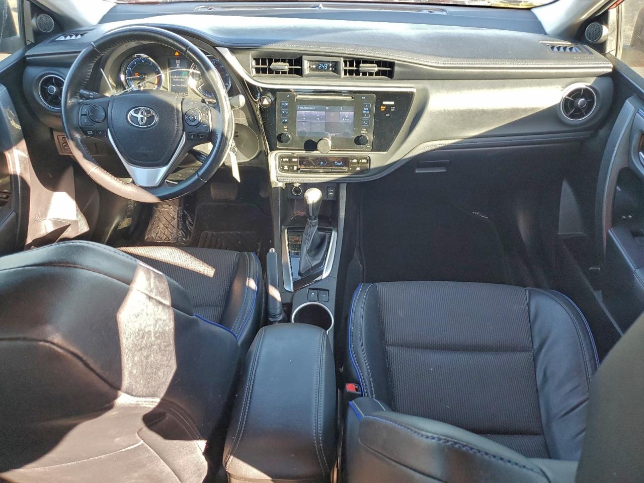 2017 TOYOTA COROLLA L photo 8