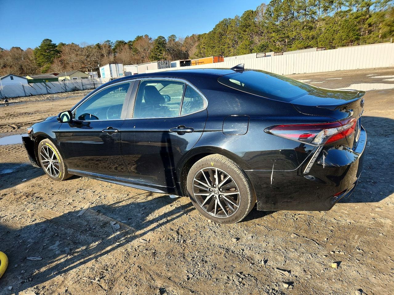 2021 TOYOTA CAMRY SE photo 2