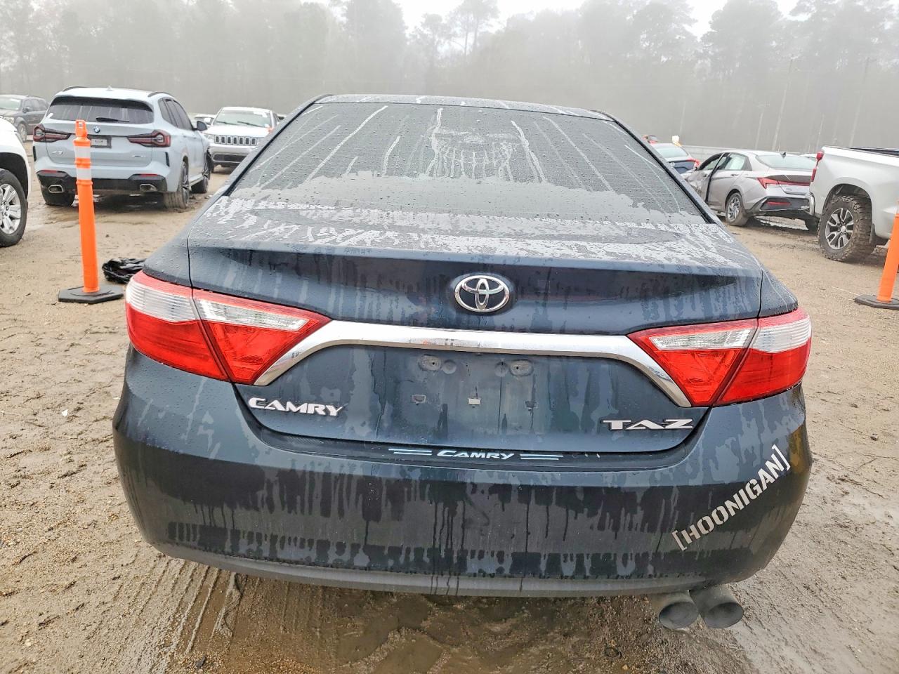 2015 TOYOTA CAMRY LE photo 6