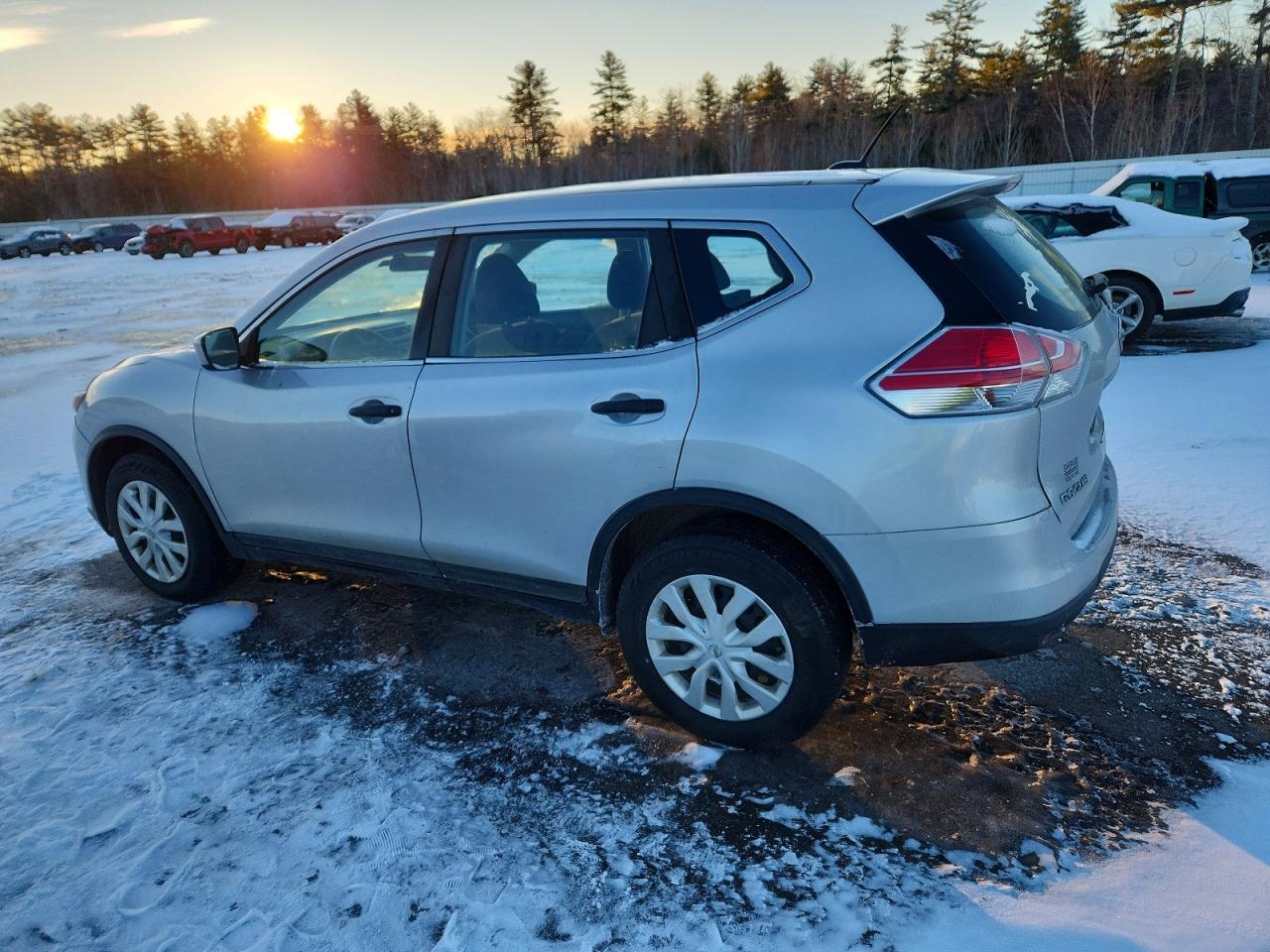 2016 NISSAN ROGUE S photo 2