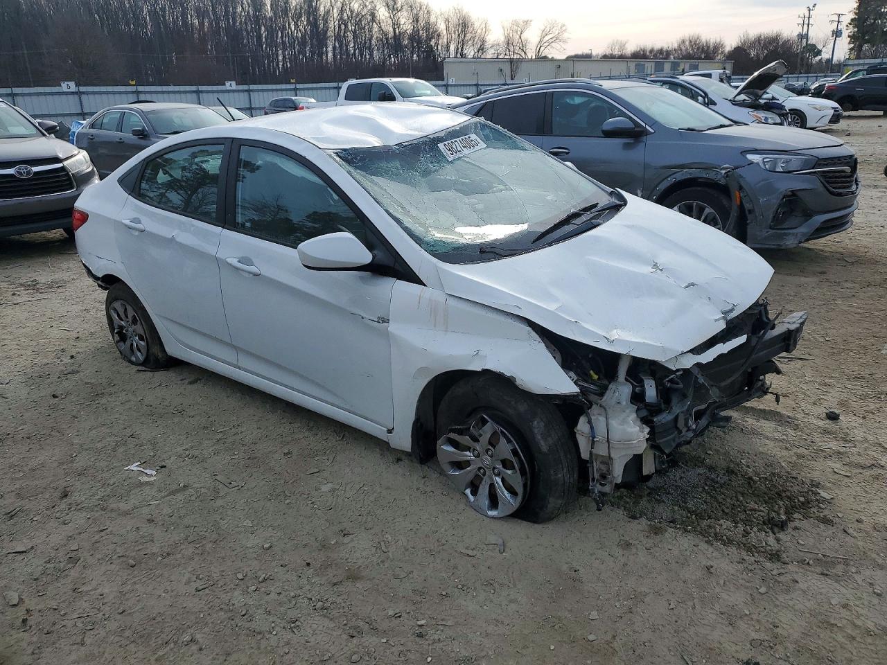 2017 HYUNDAI ACCENT SE photo 4