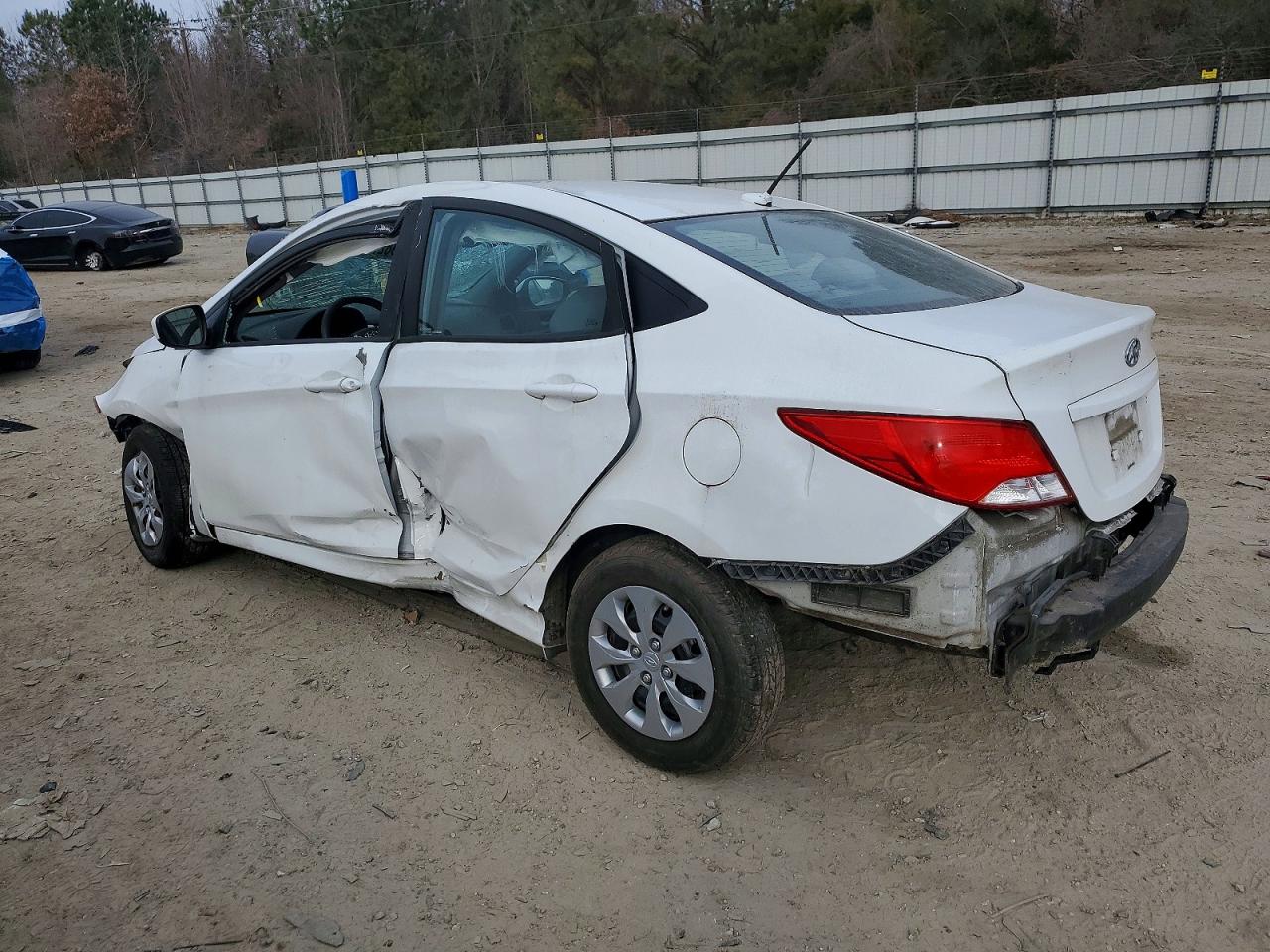 2017 HYUNDAI ACCENT SE photo 2