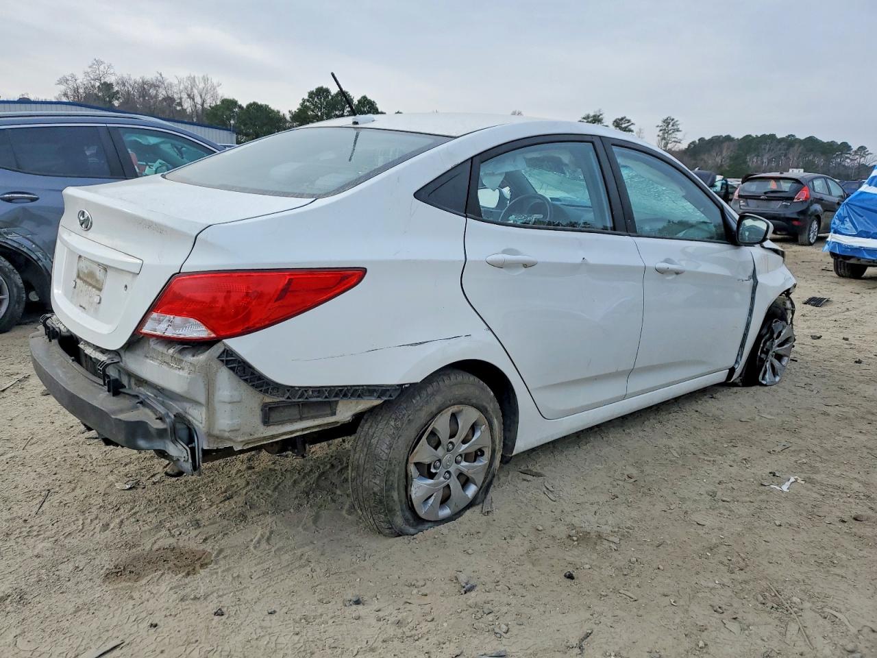 2017 HYUNDAI ACCENT SE photo 3