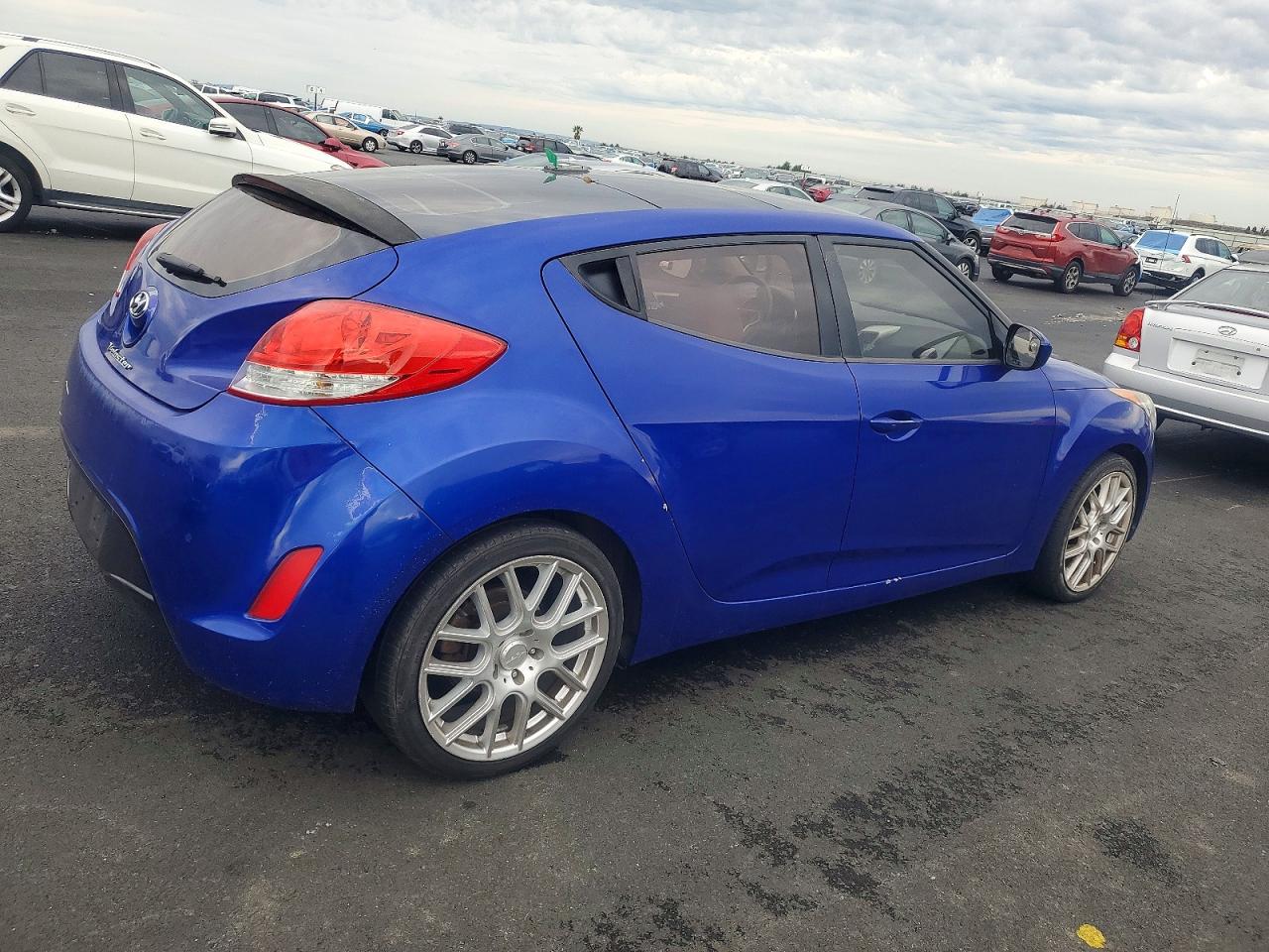 2012 HYUNDAI VELOSTER photo 3
