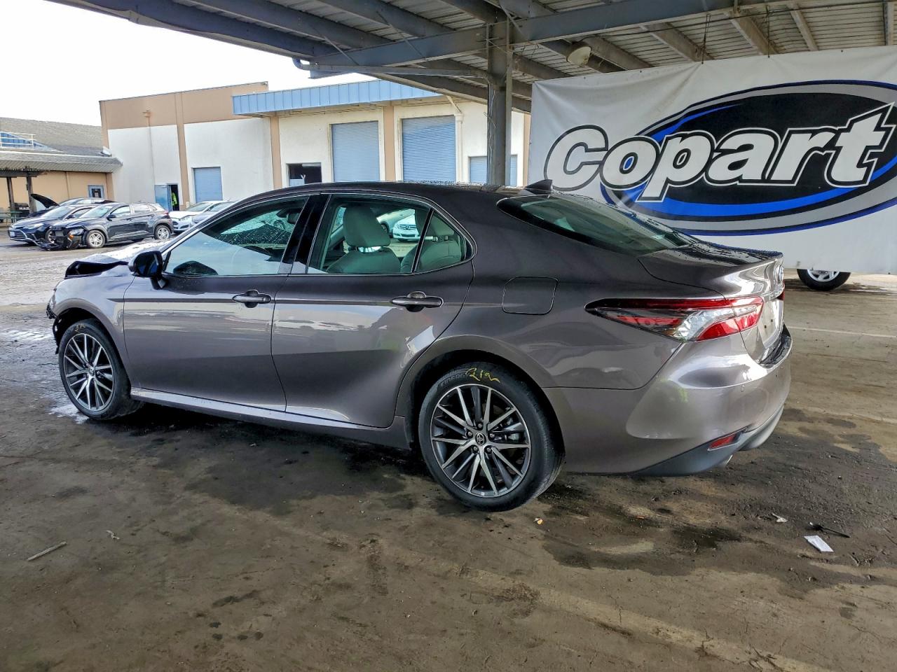 2024 TOYOTA CAMRY XLE photo 2