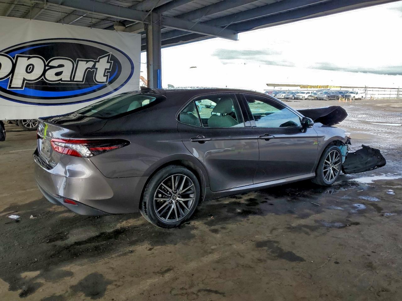 2024 TOYOTA CAMRY XLE photo 3