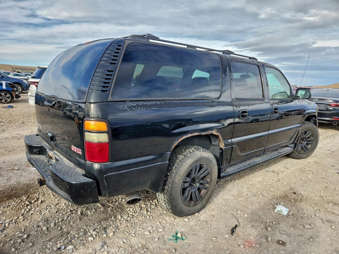 2004 GMC YUKON XL DENALI photo 3