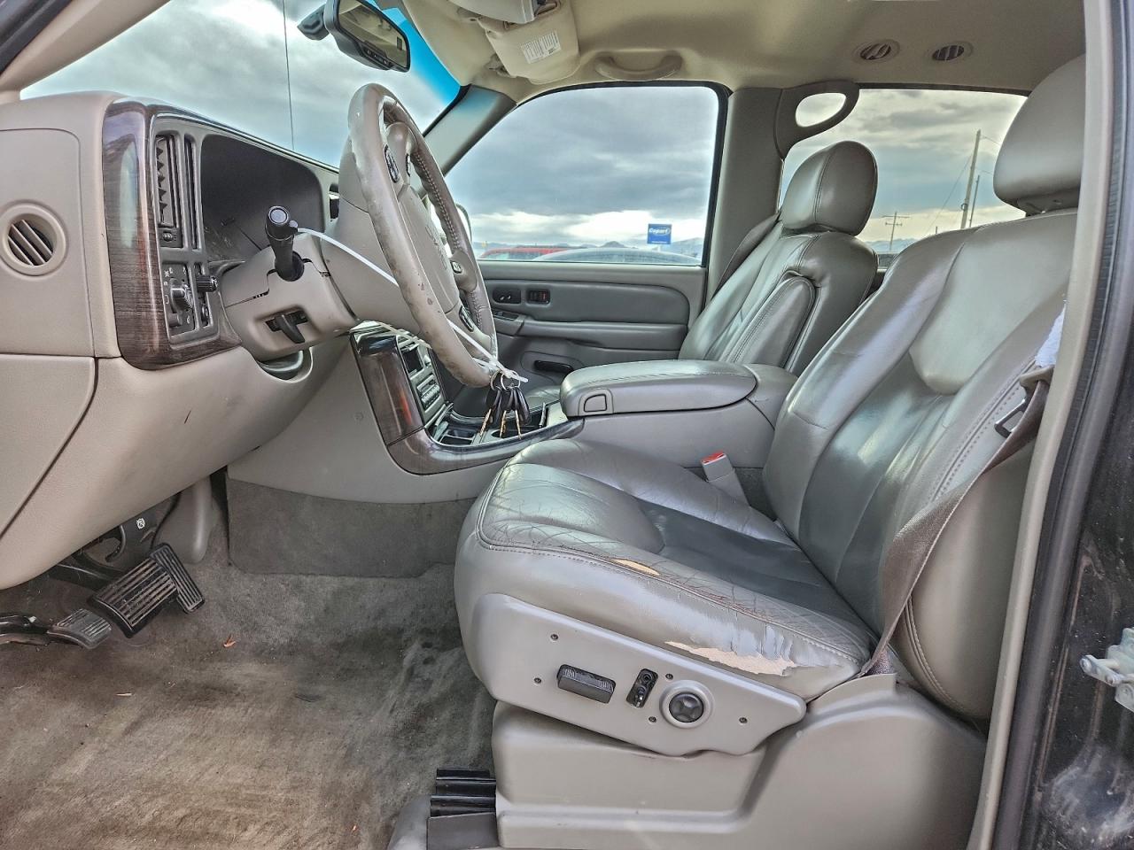 2004 GMC YUKON XL DENALI photo 7