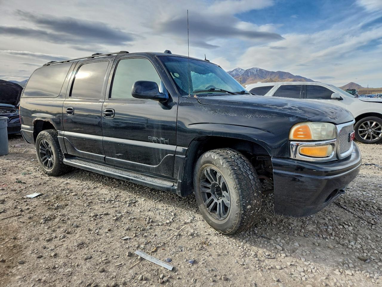 2004 GMC YUKON XL DENALI photo 4