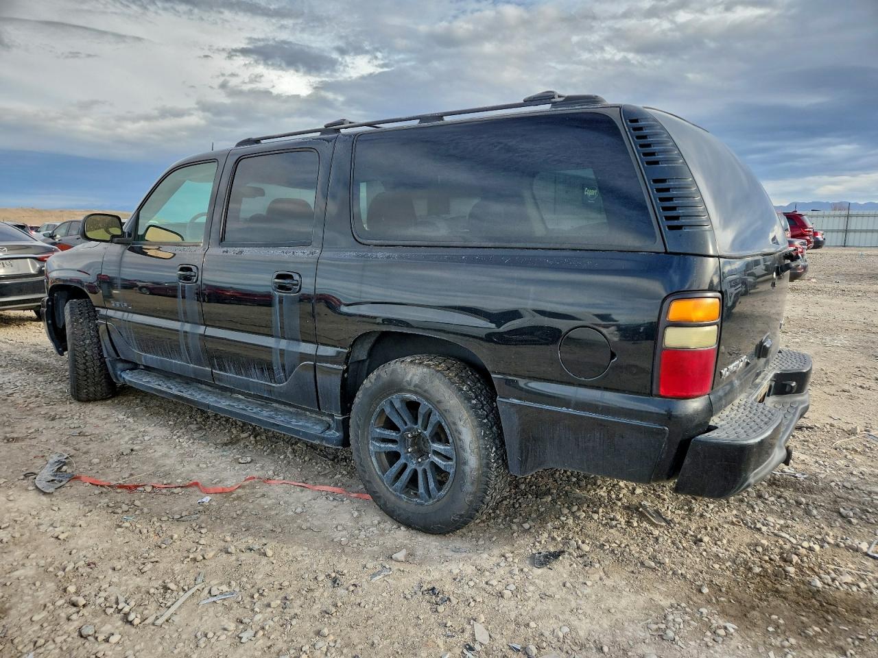 2004 GMC YUKON XL DENALI photo 2