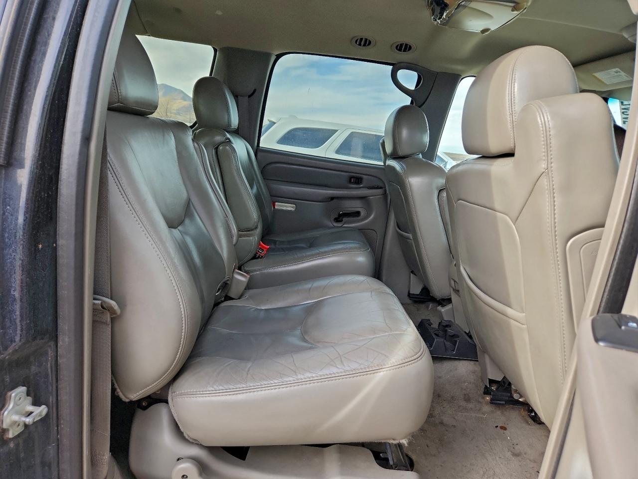 2004 GMC YUKON XL DENALI photo 11