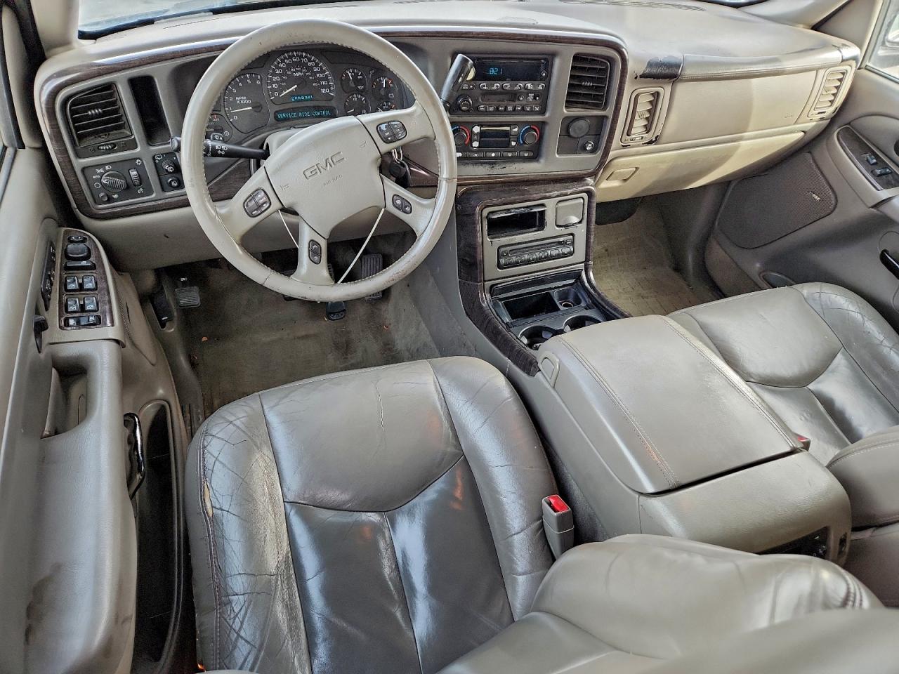 2004 GMC YUKON XL DENALI photo 8