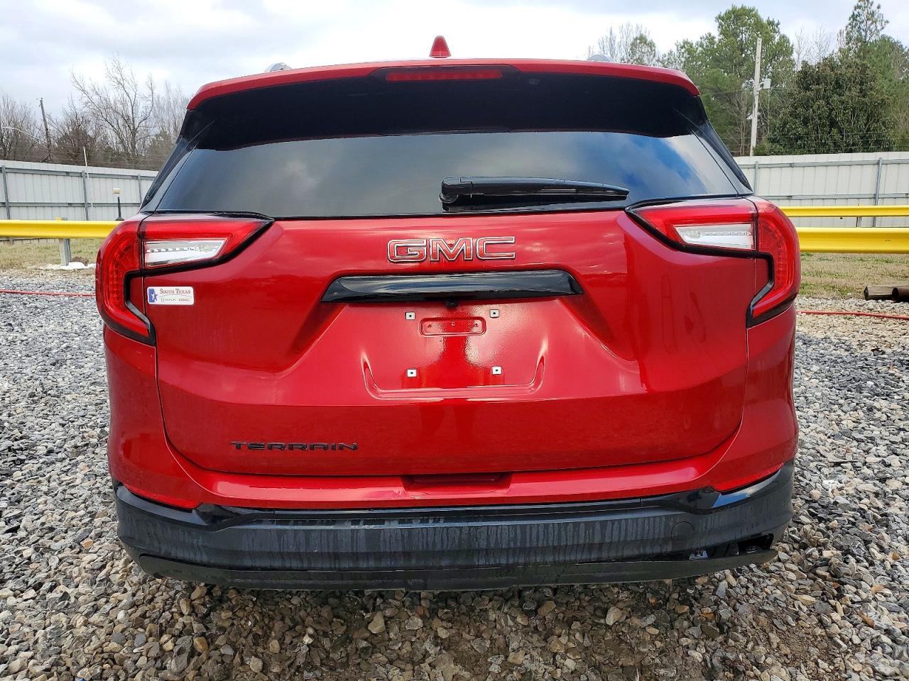 2024 GMC TERRAIN SLE photo 6