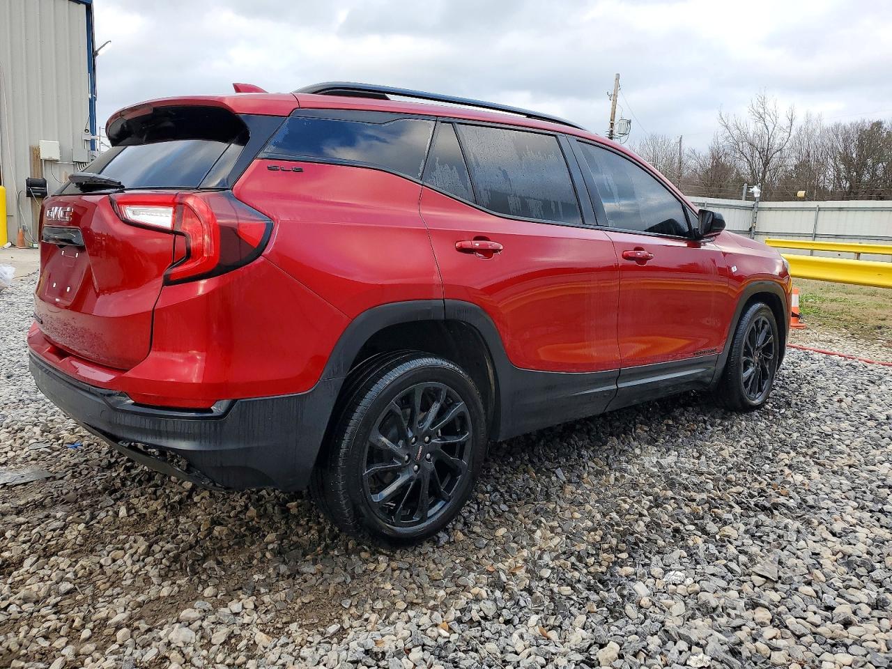 2024 GMC TERRAIN SLE photo 3