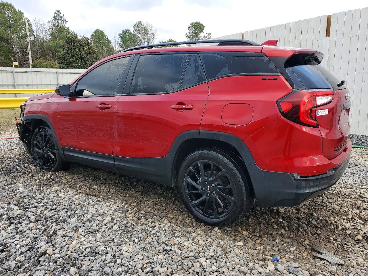 2024 GMC TERRAIN SLE photo 2