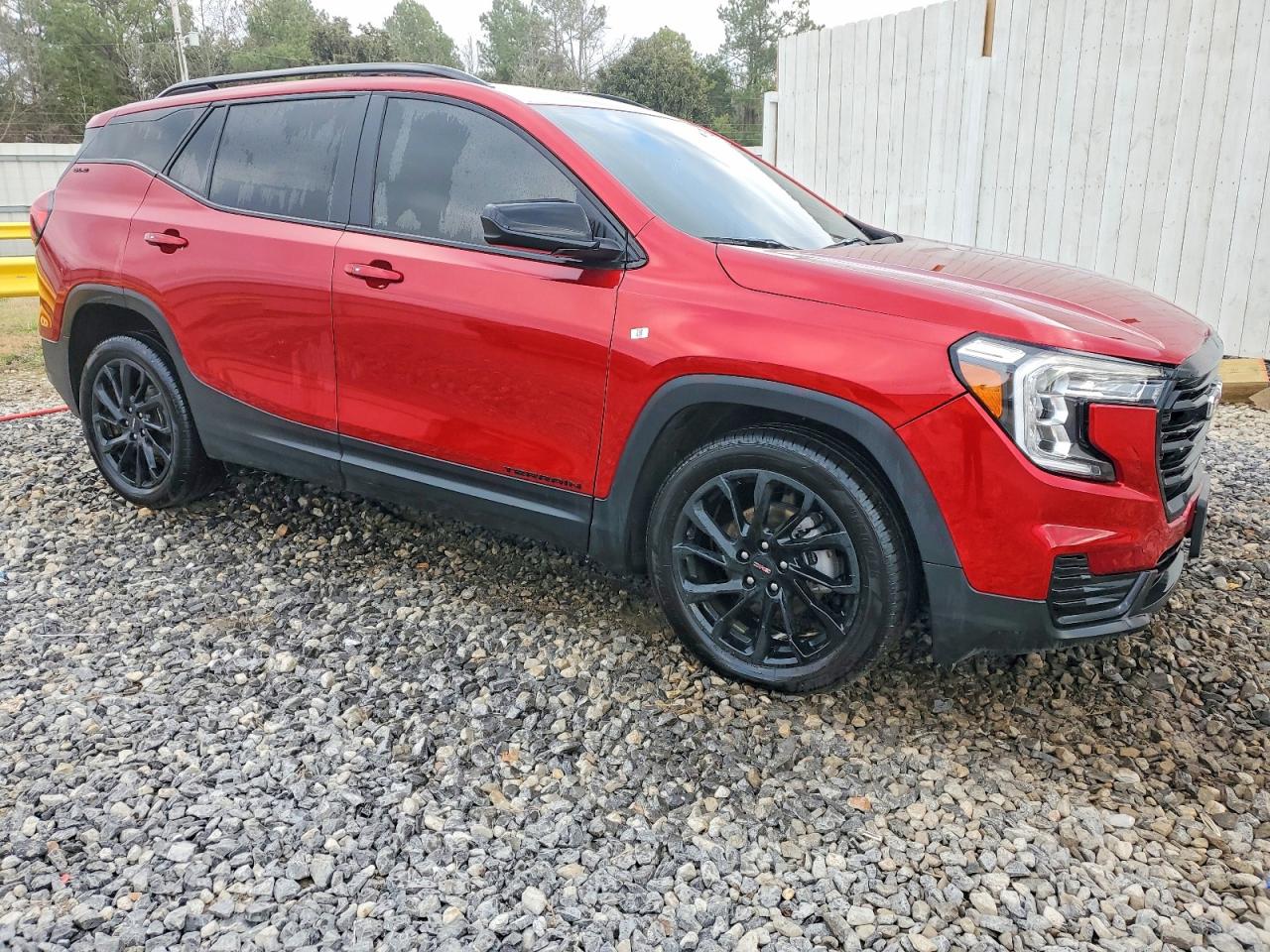 2024 GMC TERRAIN SLE photo 4
