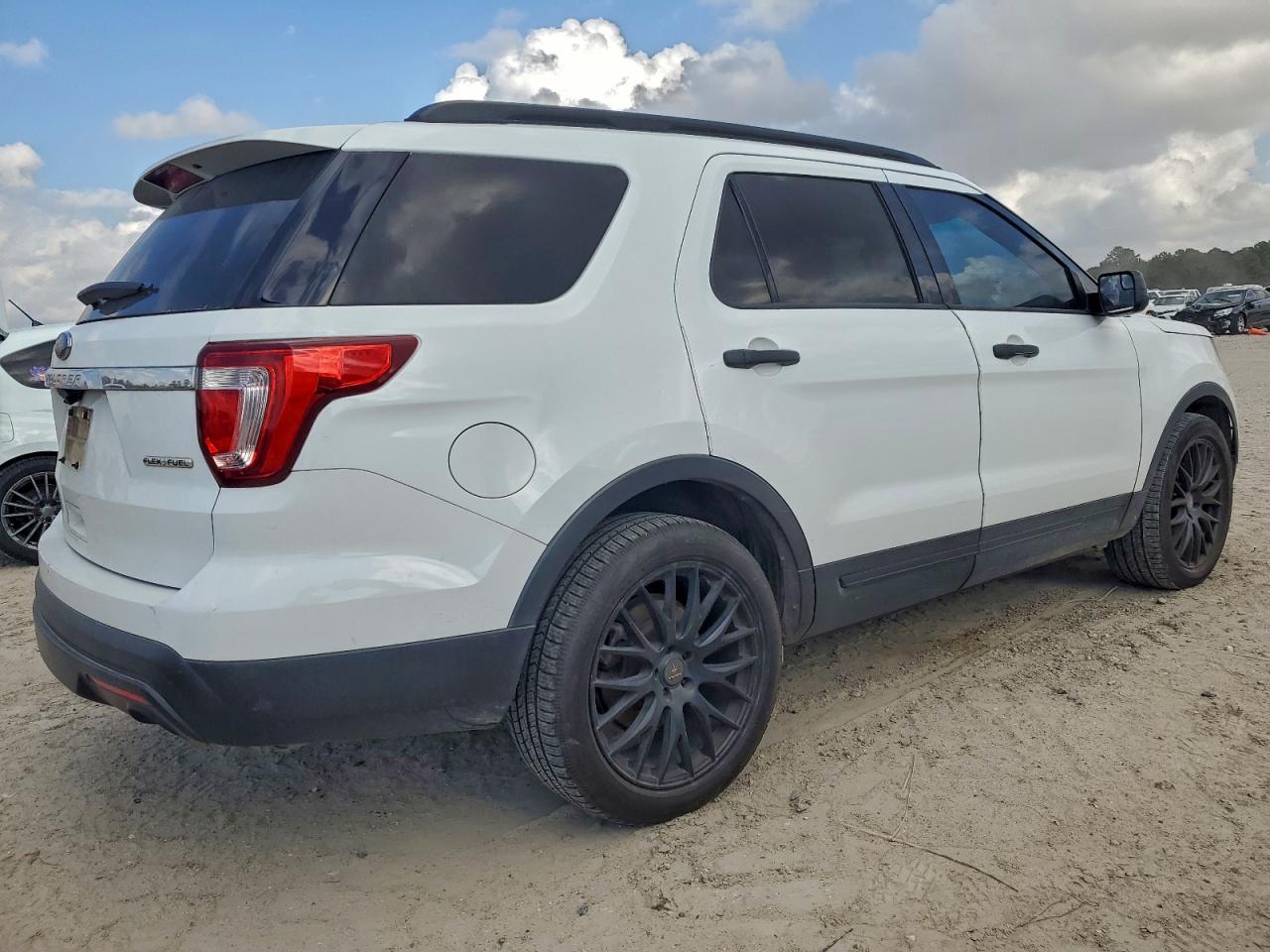 2016 FORD EXPLORER photo 3