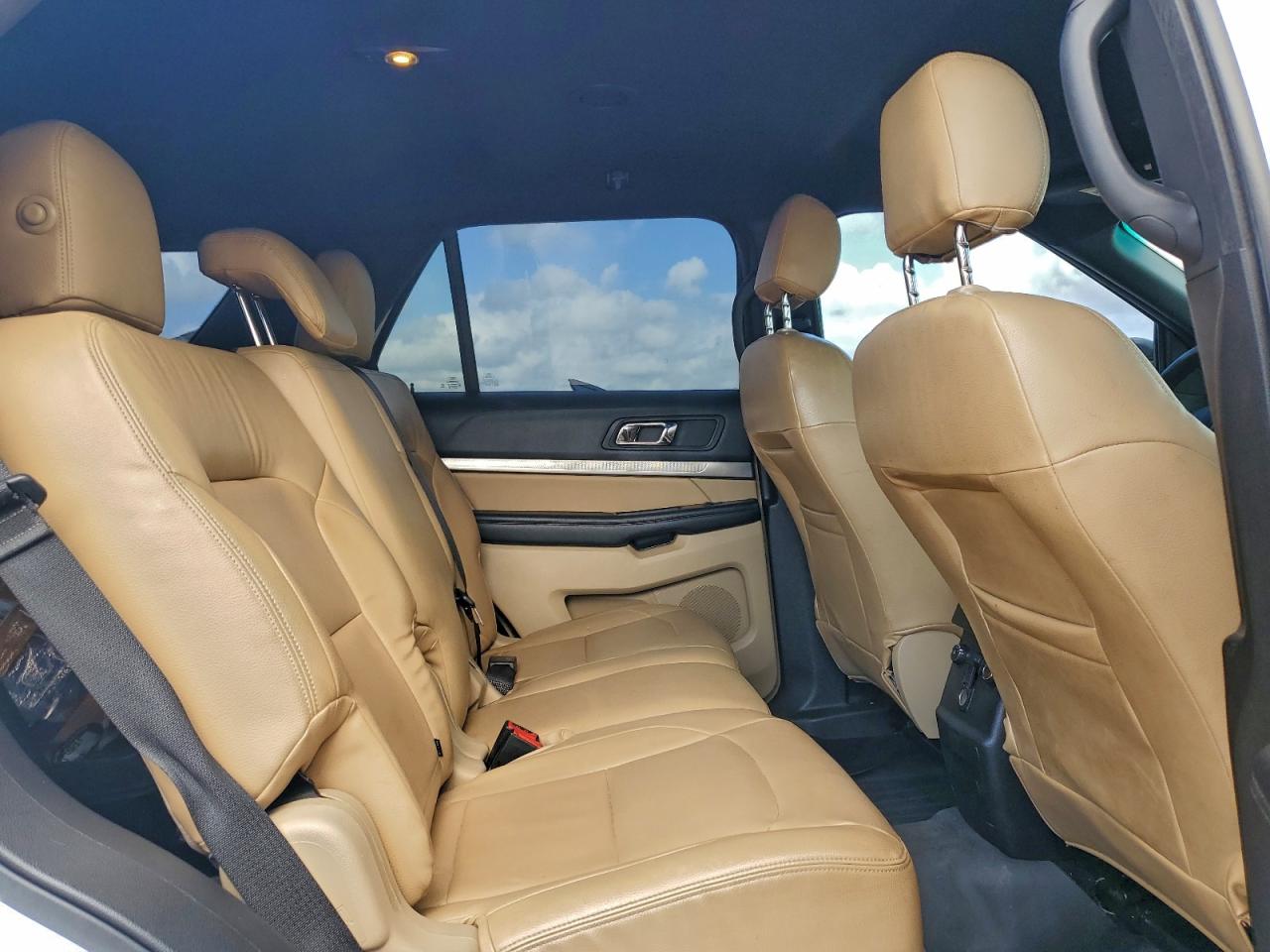 2016 FORD EXPLORER photo 11