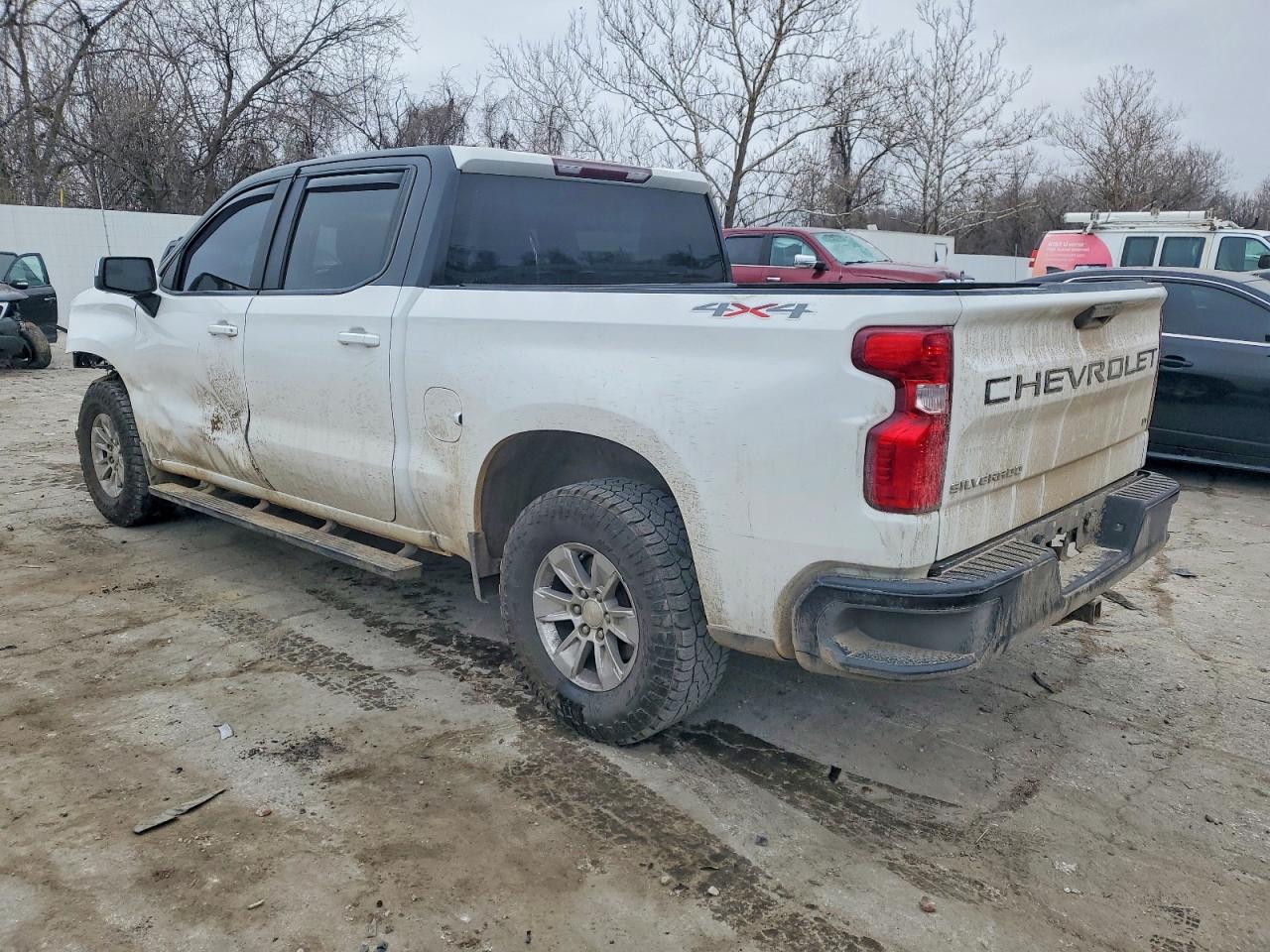 2020 CHEVROLET SILVERADO K1500 LT photo 2