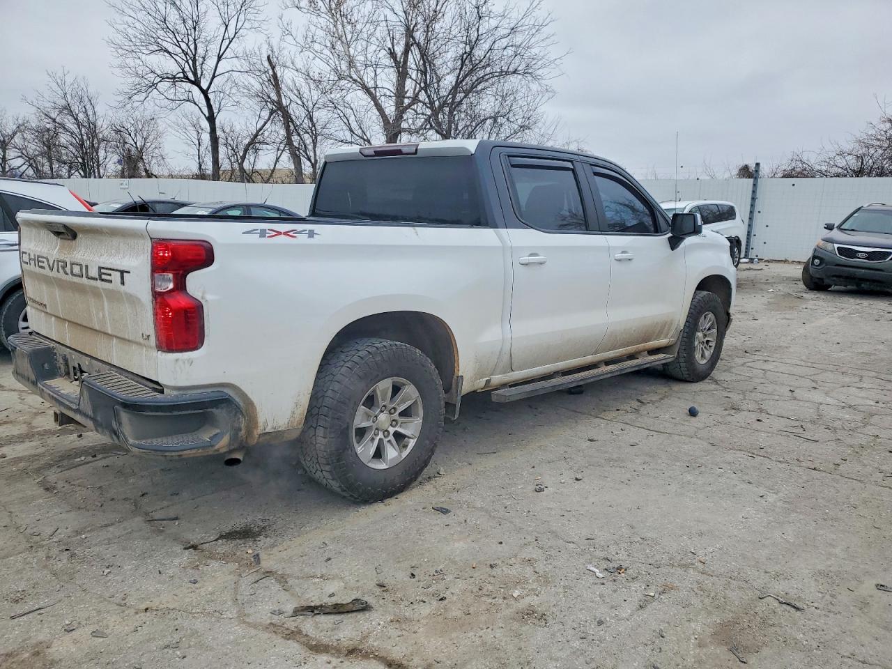 2020 CHEVROLET SILVERADO K1500 LT photo 3