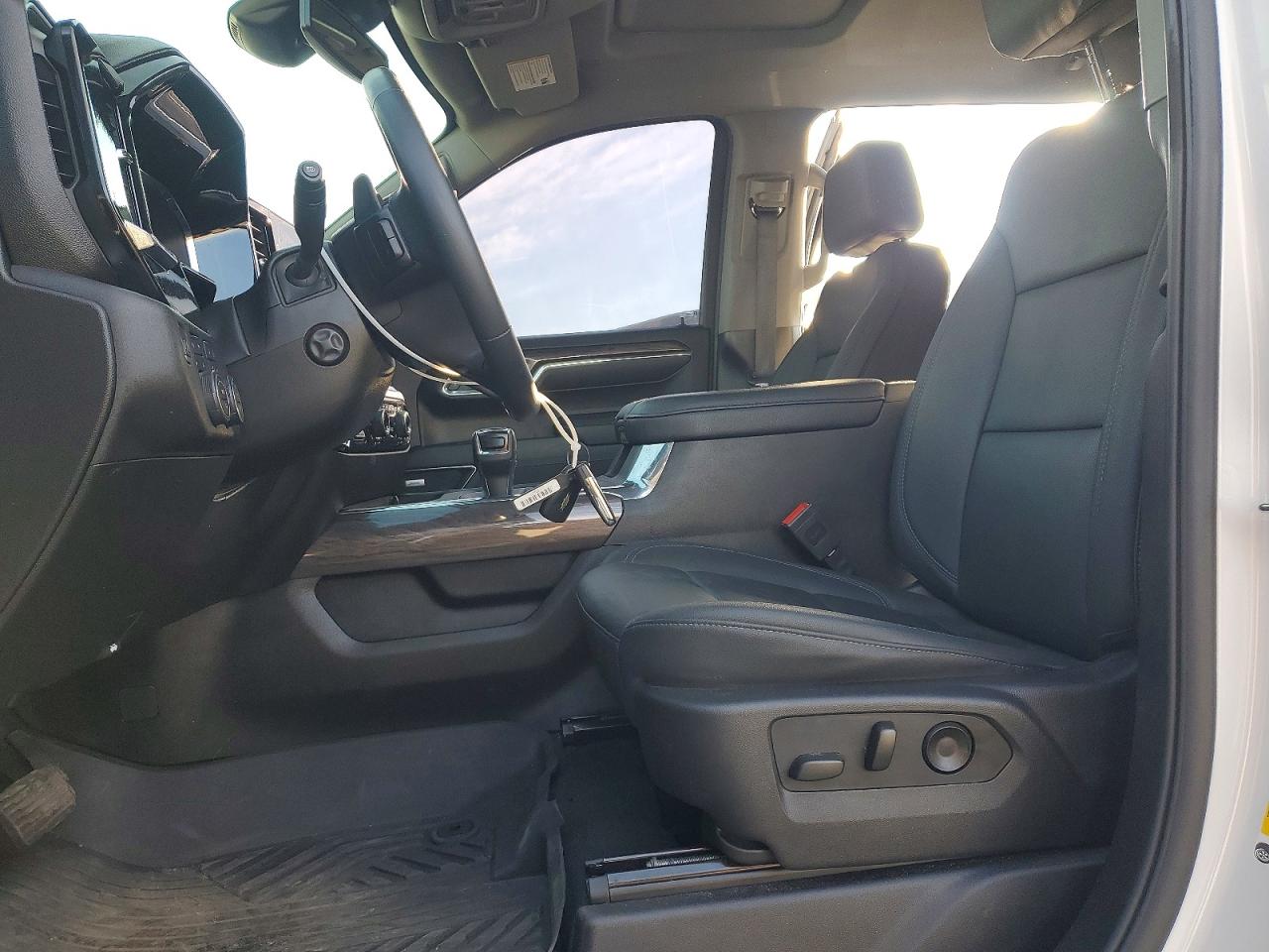 2024 CHEVROLET SILVERADO K1500 LTZ photo 7