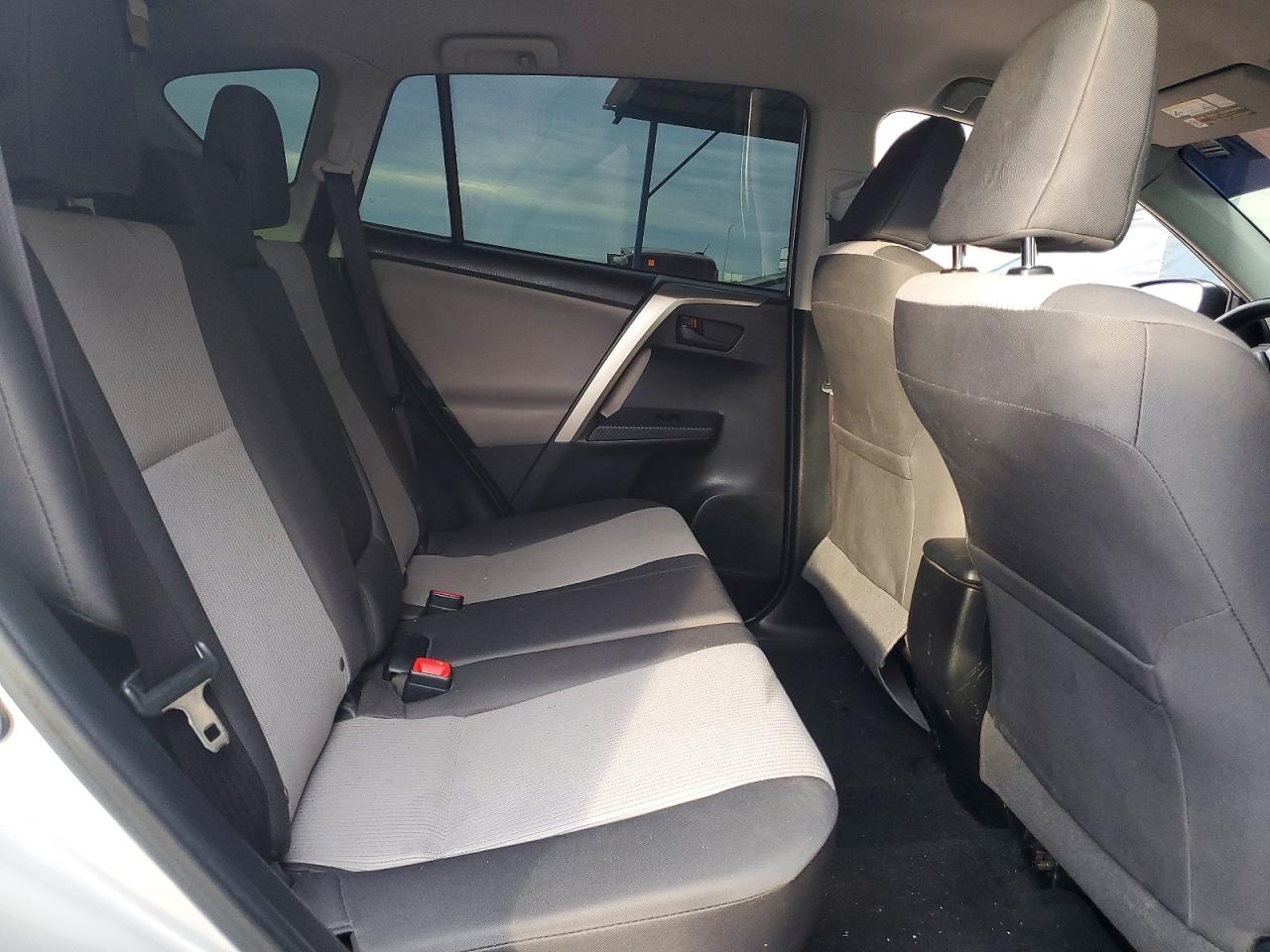 2015 TOYOTA RAV4 LE photo 10