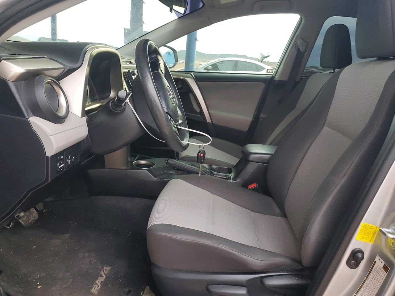 2015 TOYOTA RAV4 LE photo 7