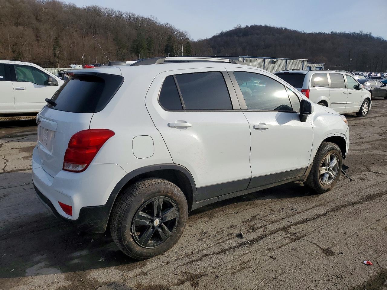 2021 CHEVROLET TRAX 1LT photo 3