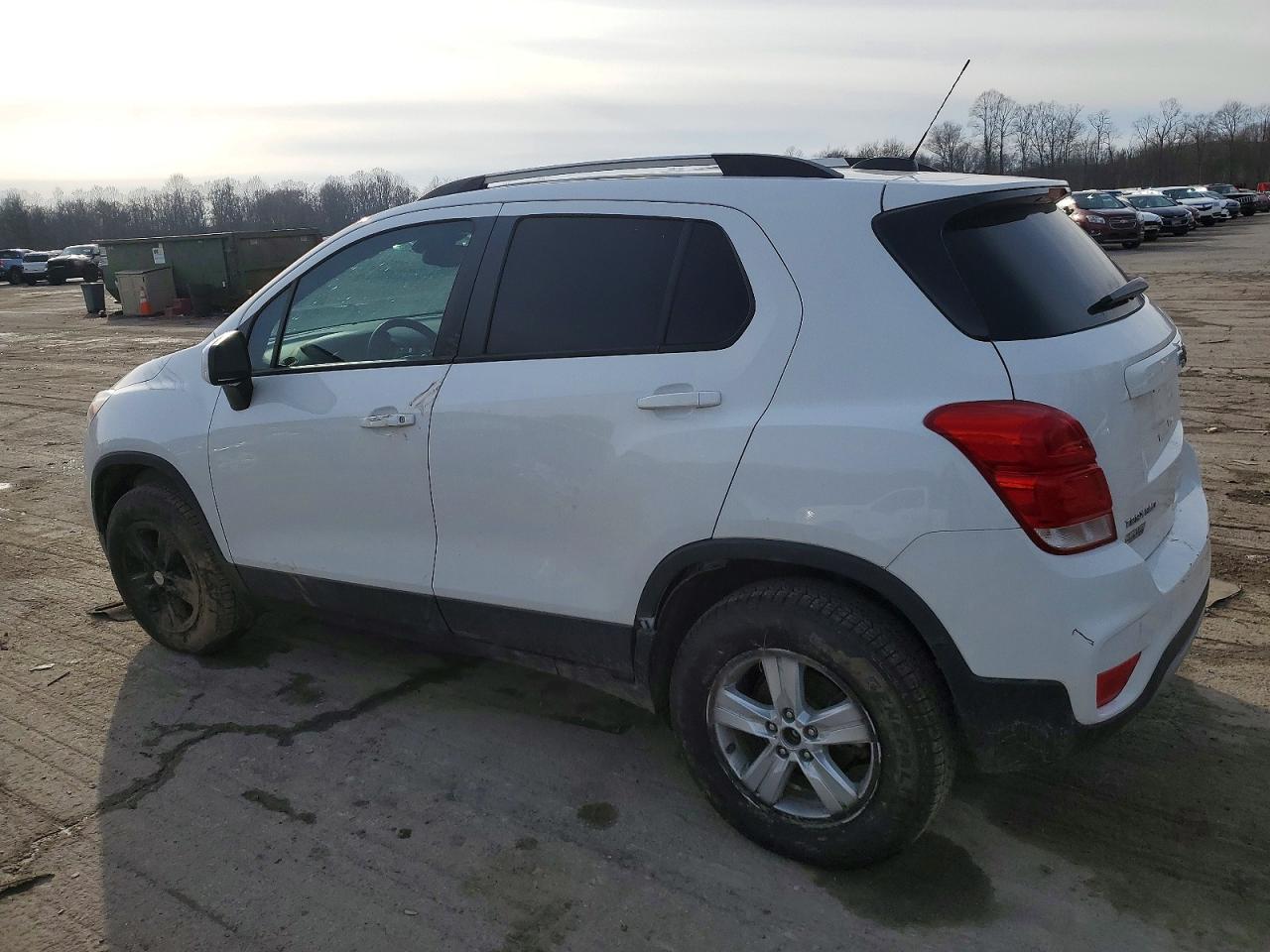 2021 CHEVROLET TRAX 1LT photo 2