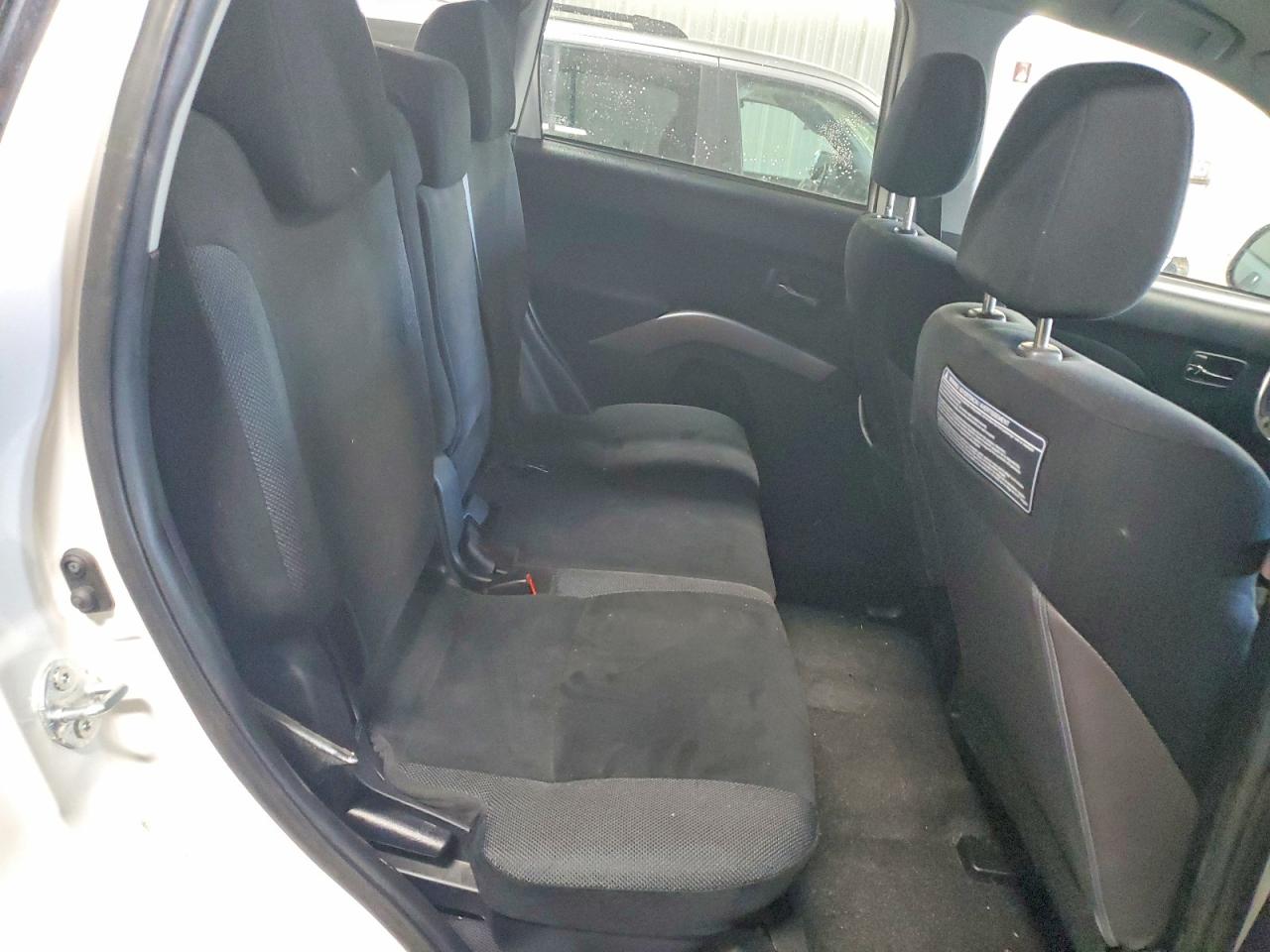 2009 MITSUBISHI OUTLANDER ES photo 2