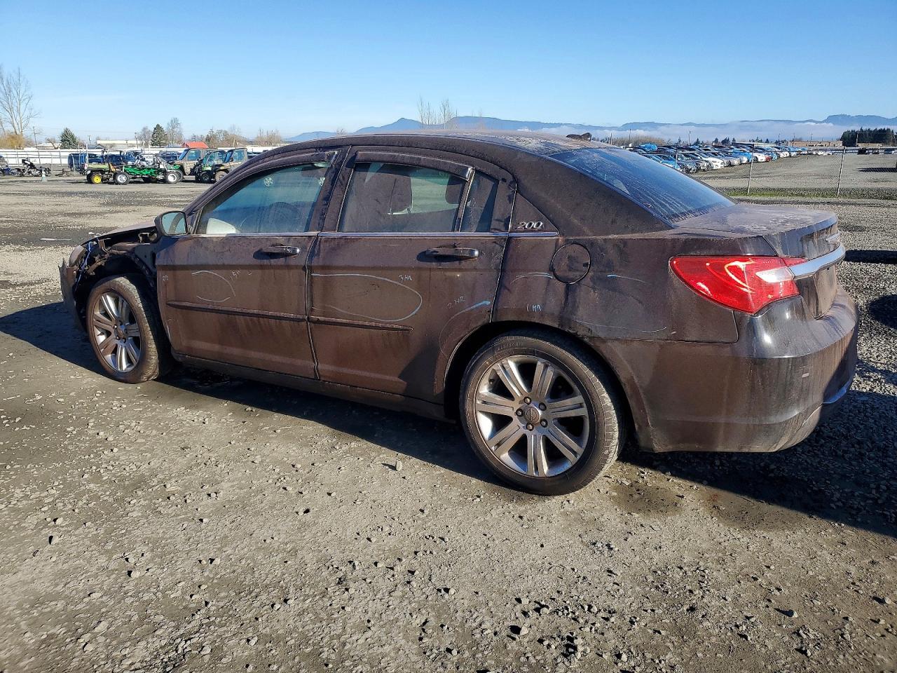 2013 CHRYSLER 200 TOURING photo 2