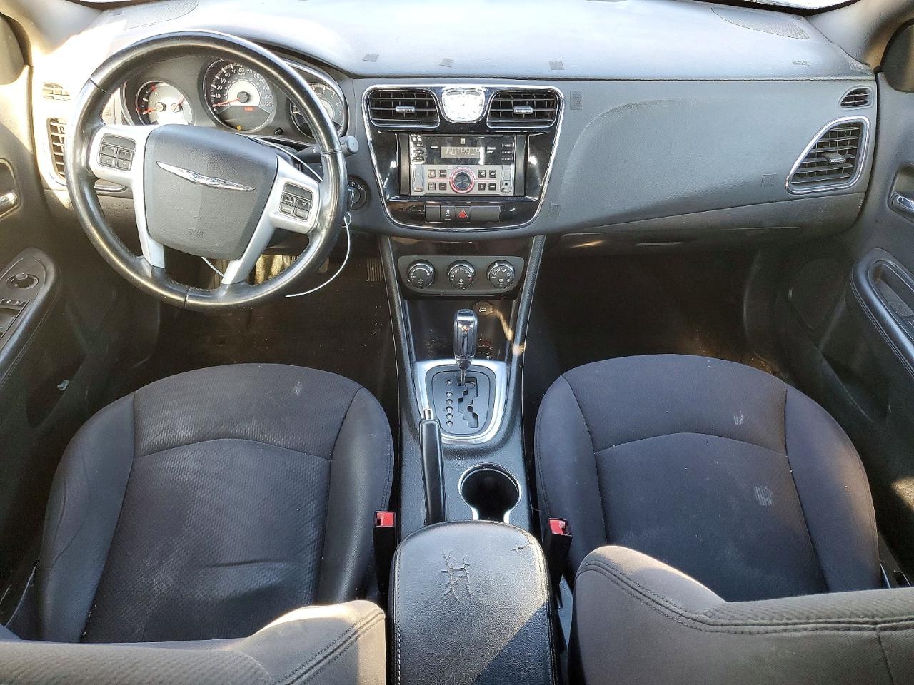 2013 CHRYSLER 200 TOURING photo 8