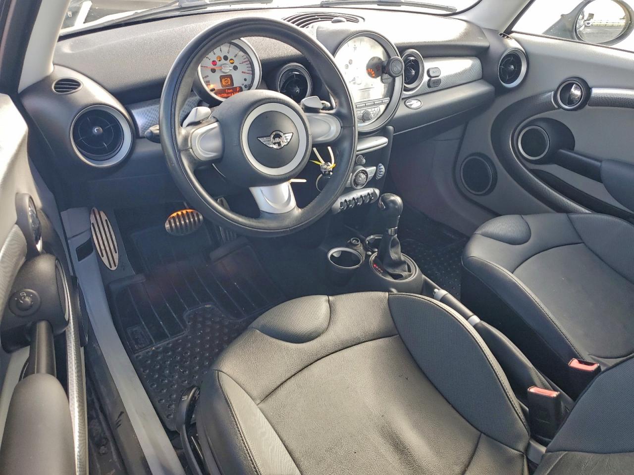 2008 MINI COOPER S photo 8