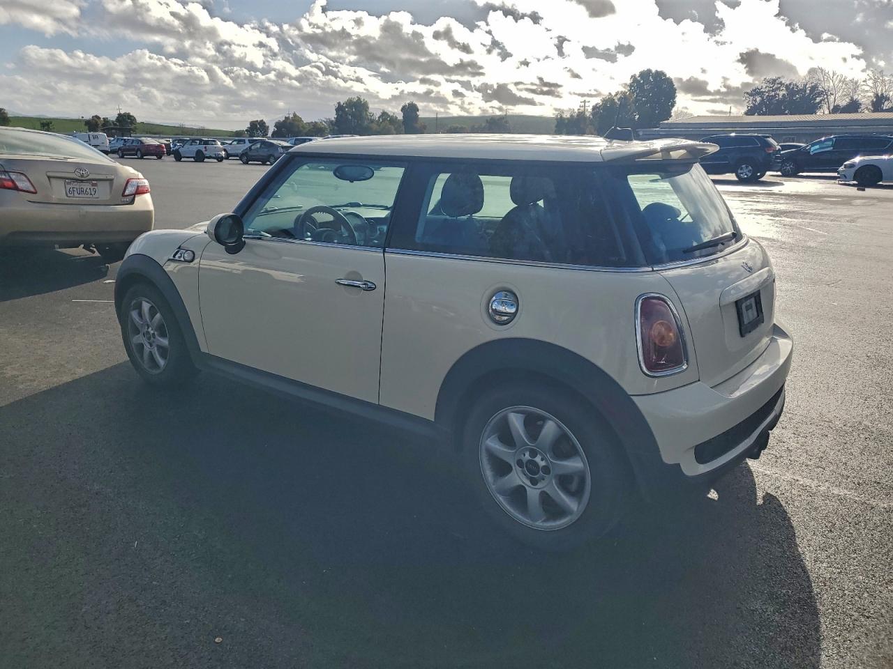 2008 MINI COOPER S photo 2