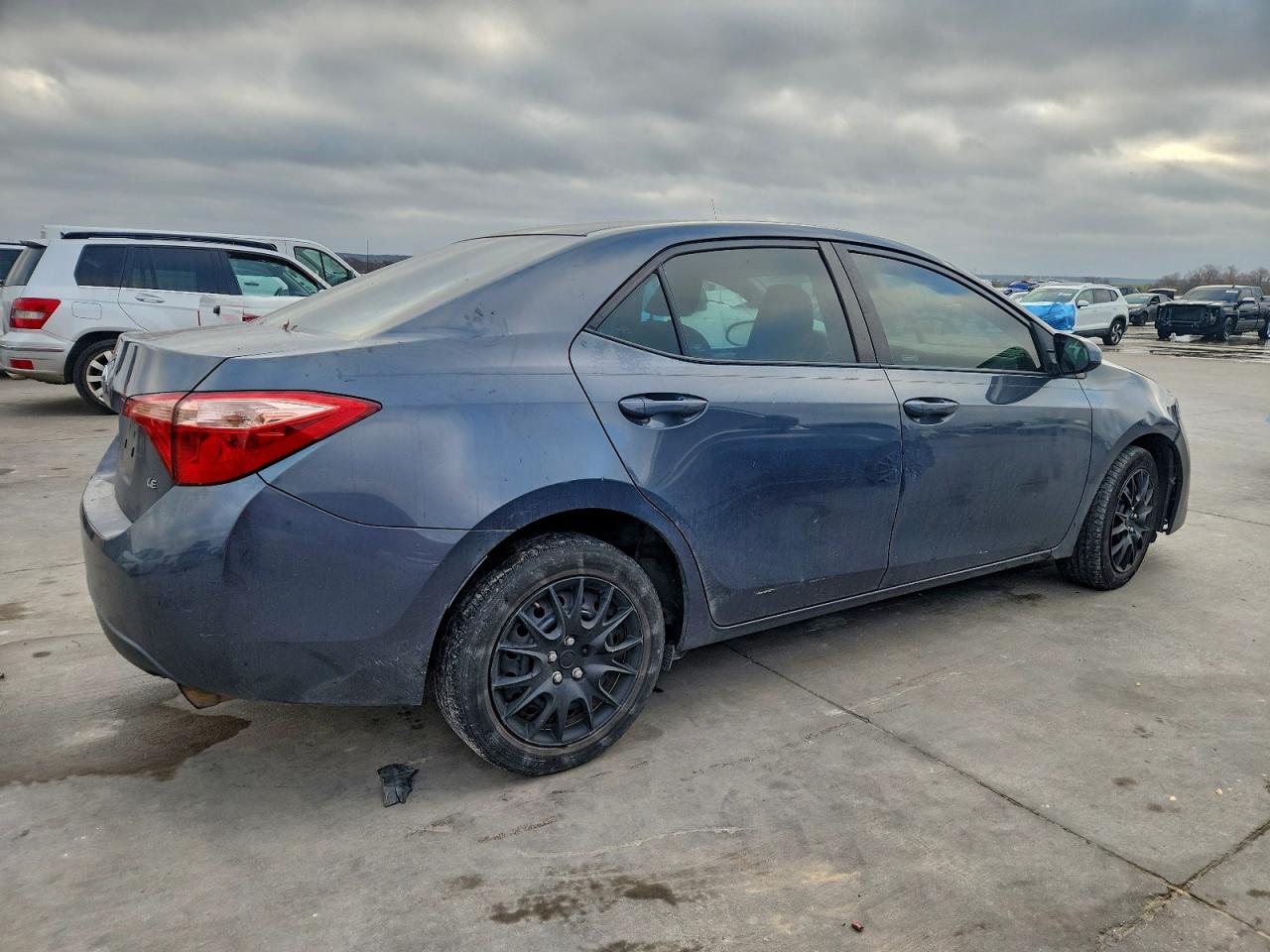2018 TOYOTA COROLLA L photo 3