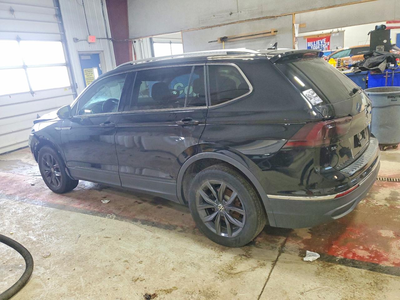 2024 VOLKSWAGEN TIGUAN SE photo 2