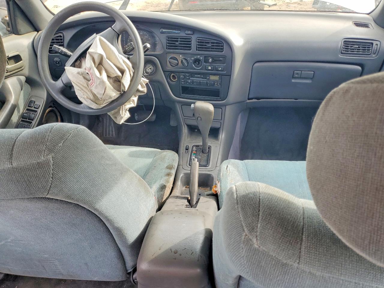 1993 TOYOTA CAMRY LE photo 8