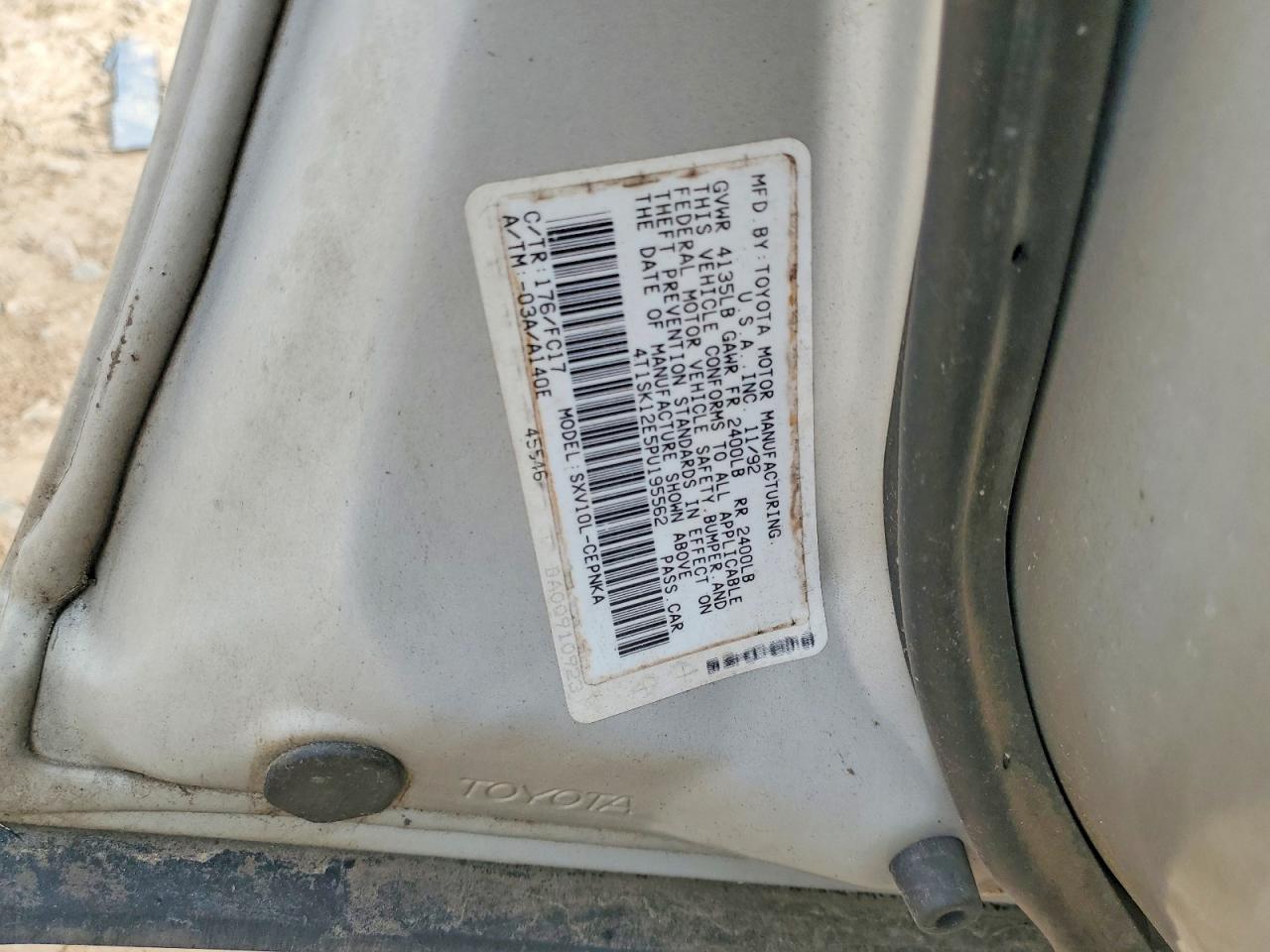 1993 TOYOTA CAMRY LE photo 12